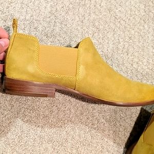 Mustard yellow leather shoes